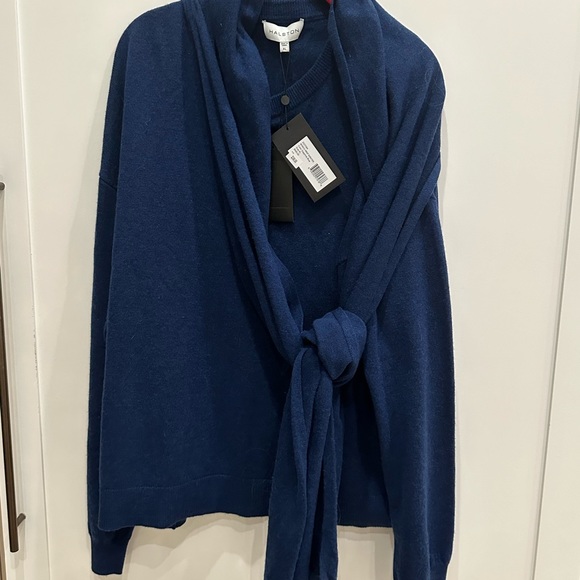 Halston sweater - Picture 2 of 7